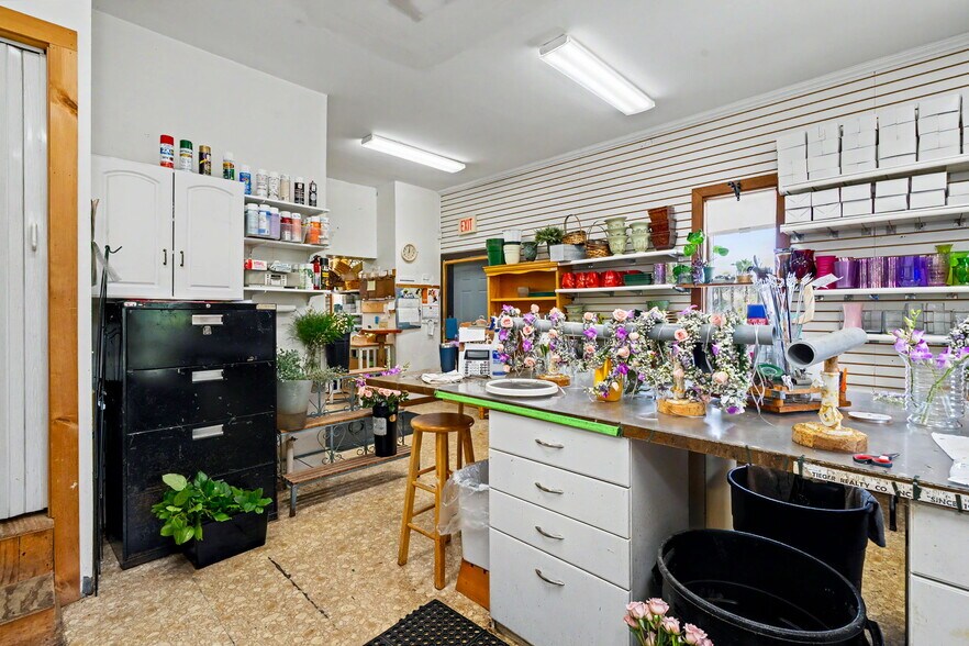 More Photos Of 11 Turnpike Rd, Jaffrey Freestanding For Sale