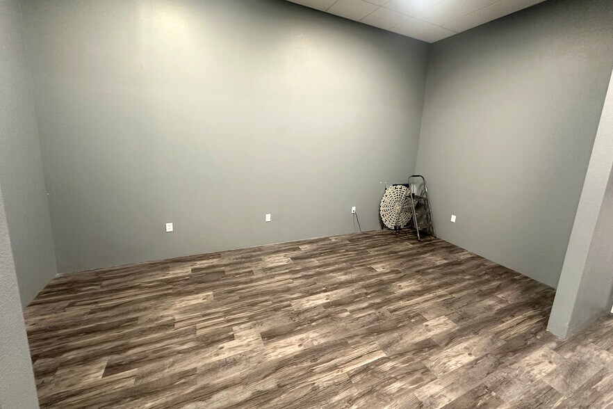 More Photos Of 5071 N Rainbow Blvd, Las Vegas Office For Sale