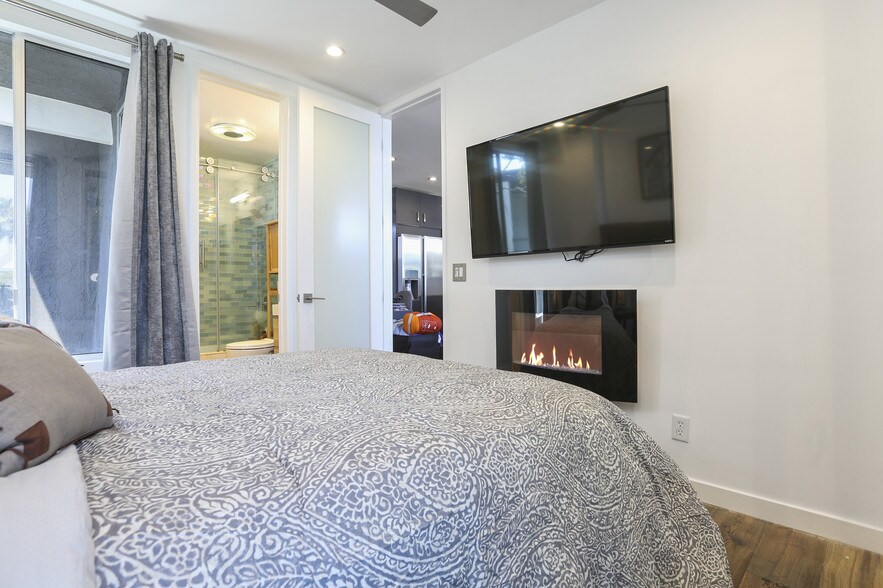 More Photos Of 472 Rosecrans Ave, Manhattan Beach Apartments For Sale