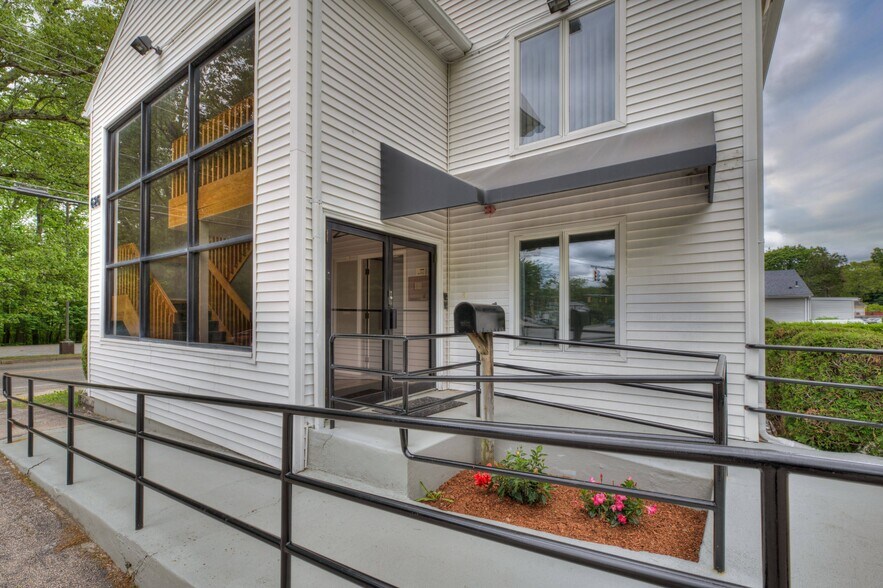 More Photos Of 626 Toll Gate Rd, Warwick Medical For Lease