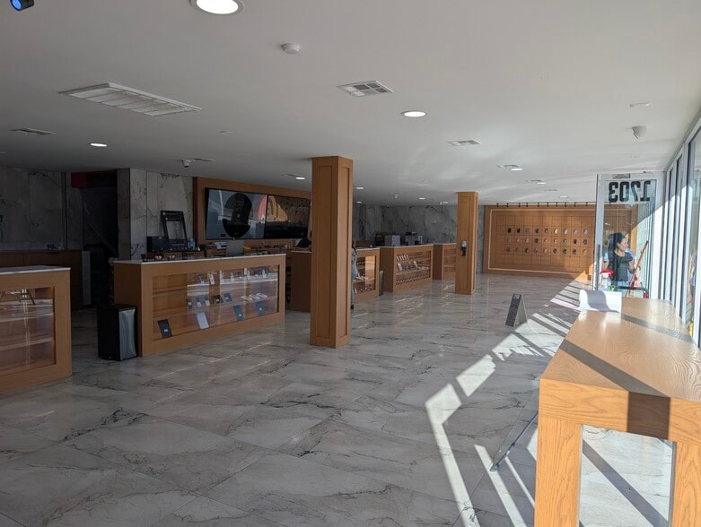 More Photos Of 1703 E Charleston Blvd, Las Vegas Freestanding For Sale