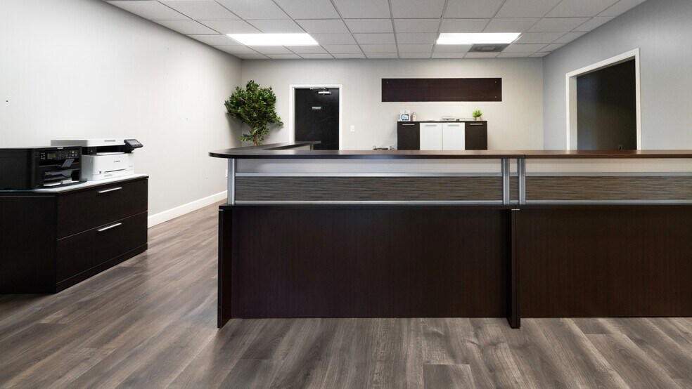 More Photos Of 5600 Zip Dr, Fort Myers Warehouse For Sale