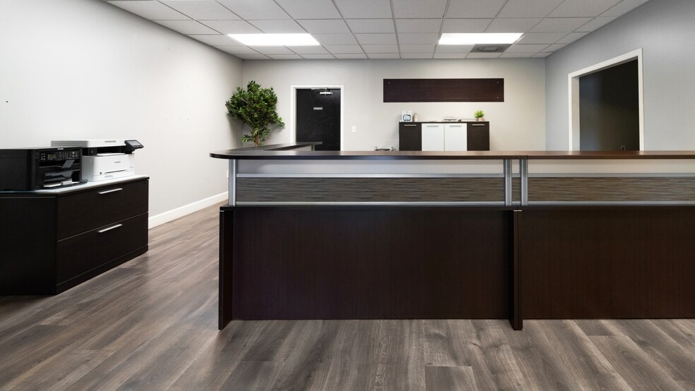 More Photos Of 5600 Zip Dr, Fort Myers Warehouse For Lease