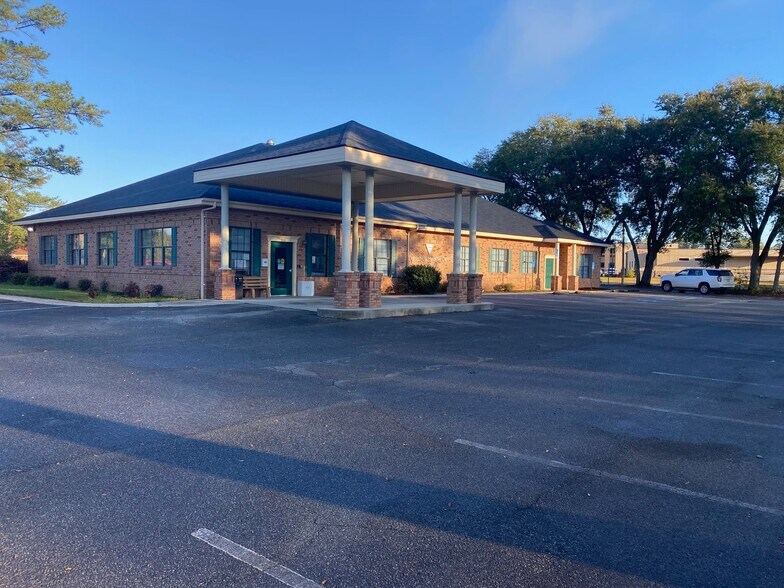 More Photos Of 1078 Plaza Ave, Eastman Medical For Lease