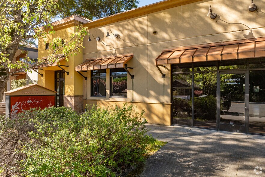 More Photos Of 543 N Cloverdale Blvd, Cloverdale General Retail For Sale