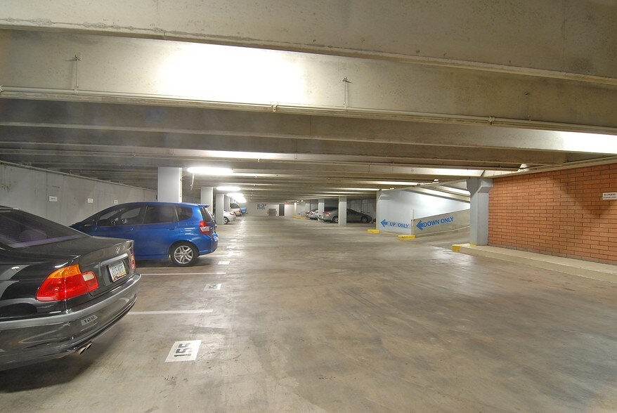 More Photos Of 2198 E Camelback Rd, Phoenix Office For Lease