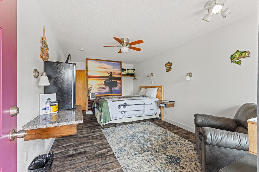 More Photos Of 787 N Central Blvd, Coquille Hotel For Sale