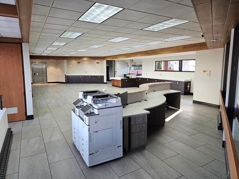 More Photos Of 1093 Appleton Rd, Menasha Office For Lease