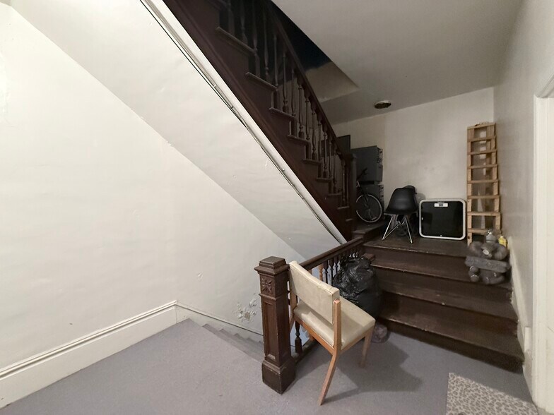More Photos Of 431 13th St, Franklin Office For Sale