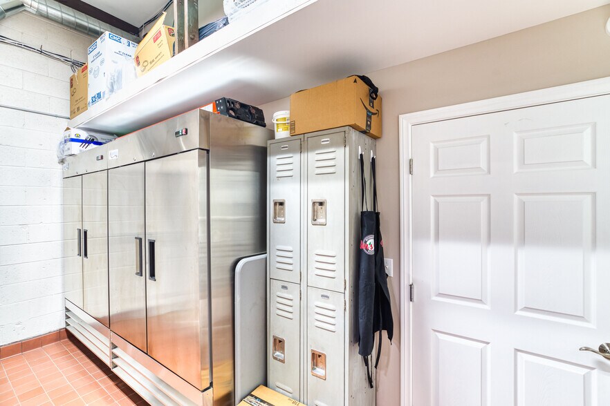 More Photos Of 10124-10138 Topanga Canyon Blvd, Chatsworth General Retail For Sale