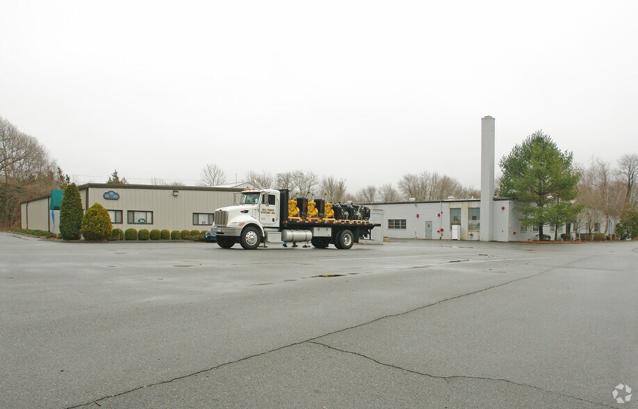 More Photos Of 36 Plains Rd, Essex Freestanding For Lease