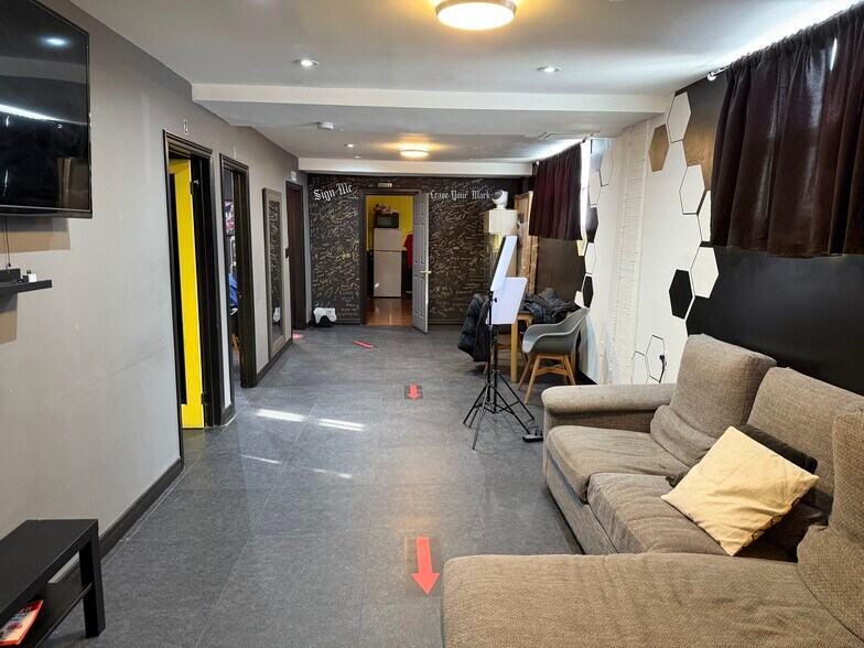 More Photos Of 783-793 Lawrence Ave W, Toronto Storefront Retail Office For Lease