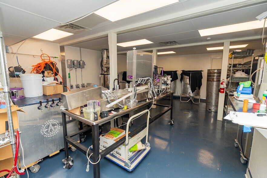 More Photos Of 1627 S Hillside St, Wichita Freestanding For Sale