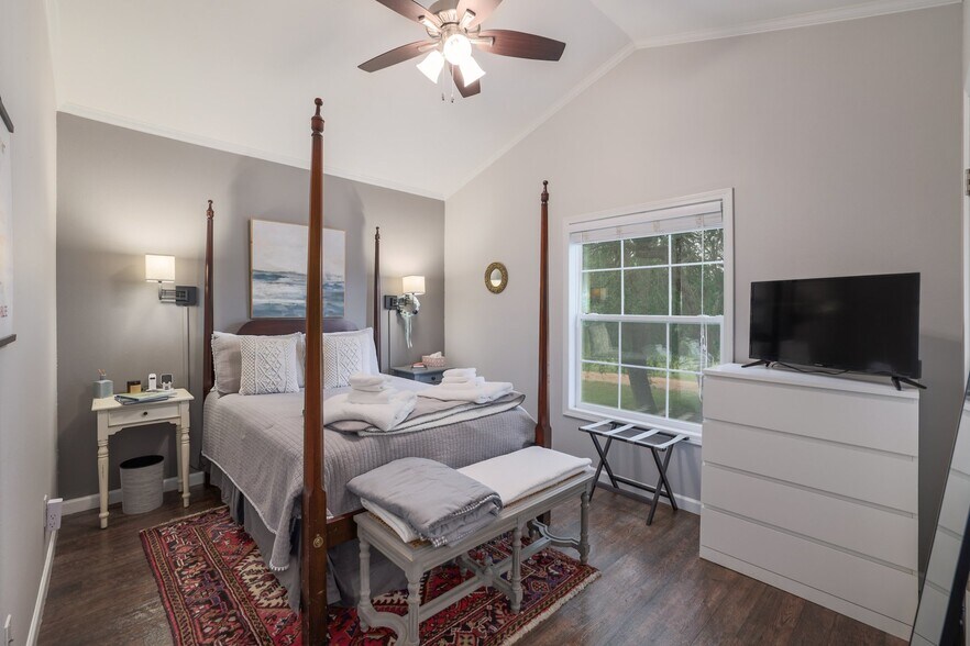 More Photos Of 2550 Bell Springs Rd, Dripping Springs Lodge Meeting Hall For Sale