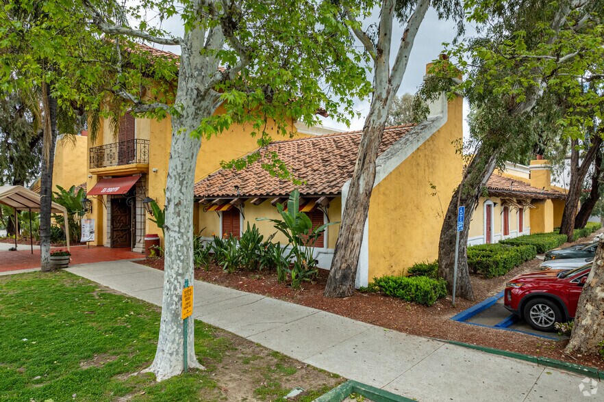 More Photos Of 6040 Canoga Ave, Woodland Hills Restaurant For Lease