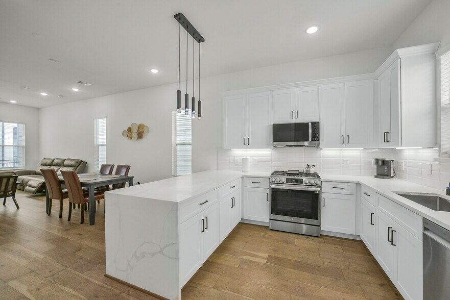 More Photos Of 316 Thornton Rd, Houston Apartments For Sale