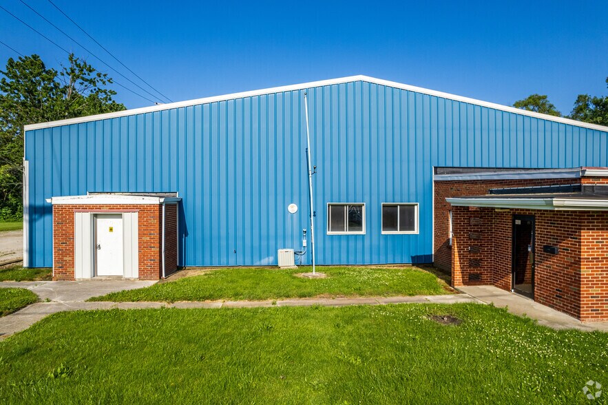 More Photos Of 1100 N Main St, Fostoria Warehouse For Sale