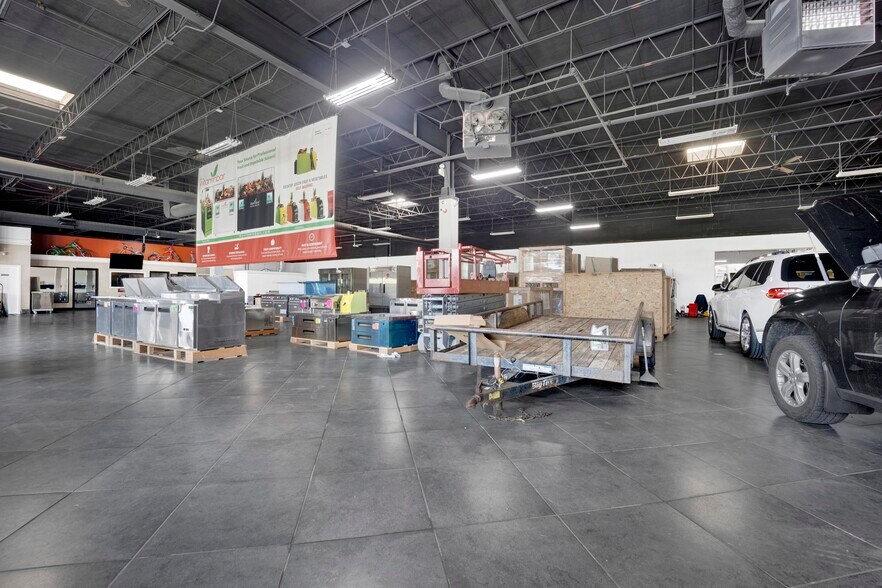 More Photos Of 764-768 Thomas Dr, Bensenville Manufacturing For Lease