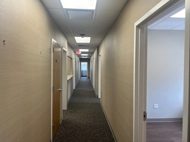 More Photos Of 400 W Main St, Babylon Medical For Lease