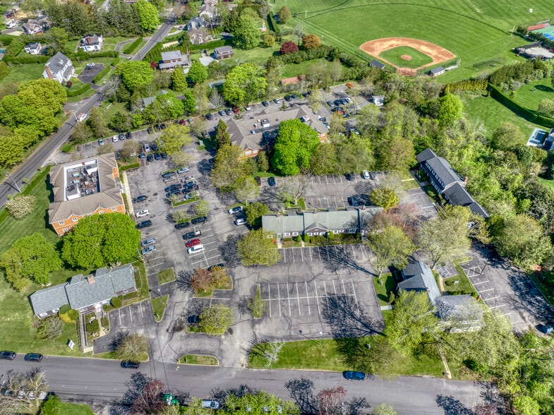 More Photos Of 335 Meeting House Ln, Southampton Healthcare For Sale