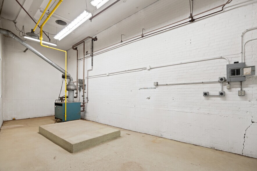 More Photos Of 350 N Center St, Brandon Industrial For Sale