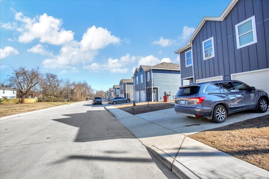 More Photos Of 400-414 E 7th St, Bonham Apartments For Sale