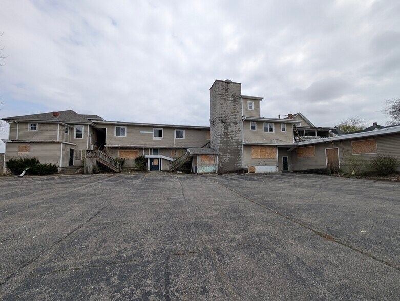 More Photos Of 2430-2440 Bowser Ave, Fort Wayne Apartments For Sale