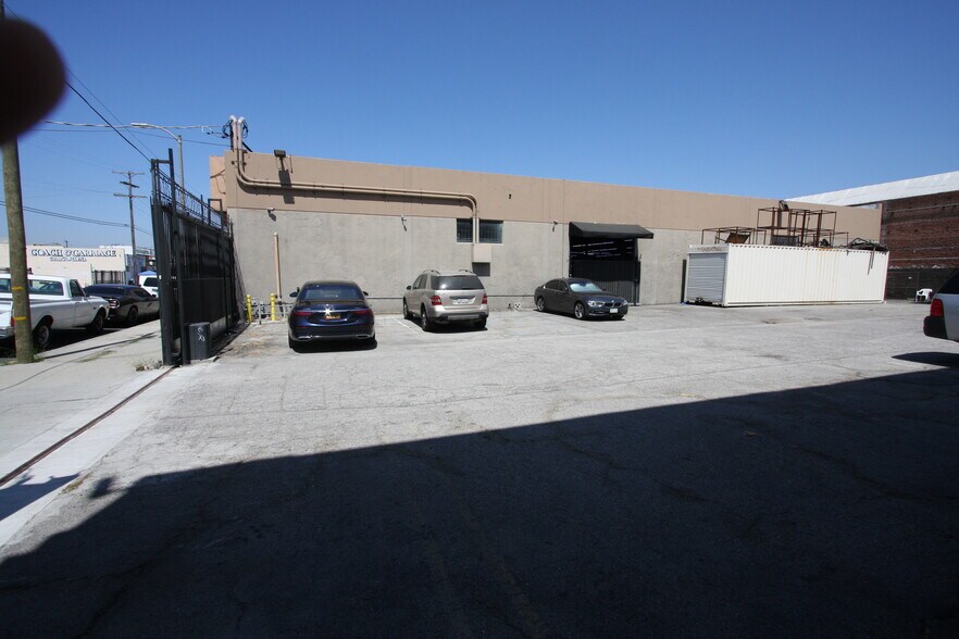 More Photos Of 1753 E 21st St, Los Angeles Warehouse For Lease