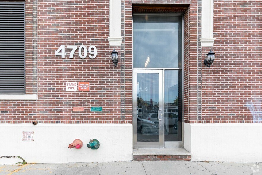 More Photos Of 47-09 30th St, Long Island City Light Manufacturing For Lease