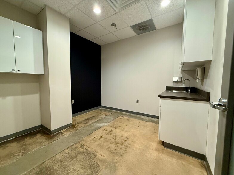 More Photos Of 2105 Juniper Lake Rd, West End Medical For Lease