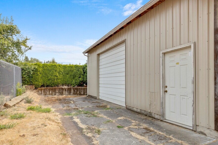 More Photos Of 1742 NE 43rd Ave, Portland Office Residential For Sale