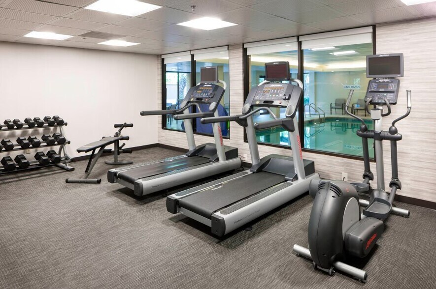 More Photos Of 451 Creighton Rd, Pensacola Hotel For Sale