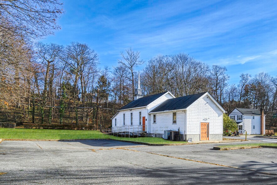 More Photos Of 109 Roslyn Rd, Roslyn Heights Religious Facility For Lease