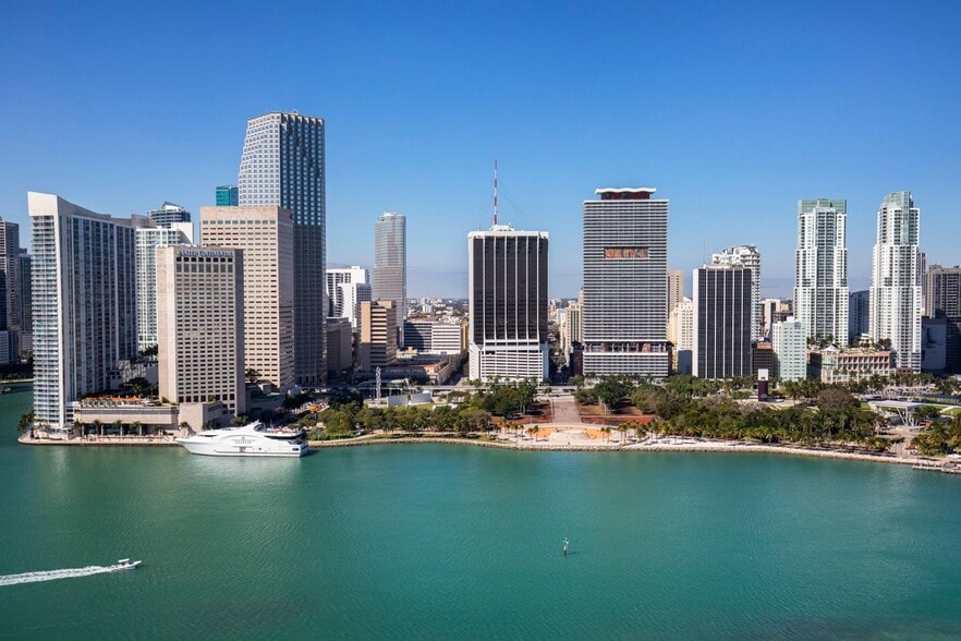 More Photos Of 2 S Biscayne Blvd, Miami Office Residential For Lease