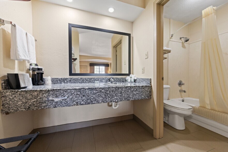 More Photos Of 1531 W Laurel Ave, Eunice Hotel For Sale