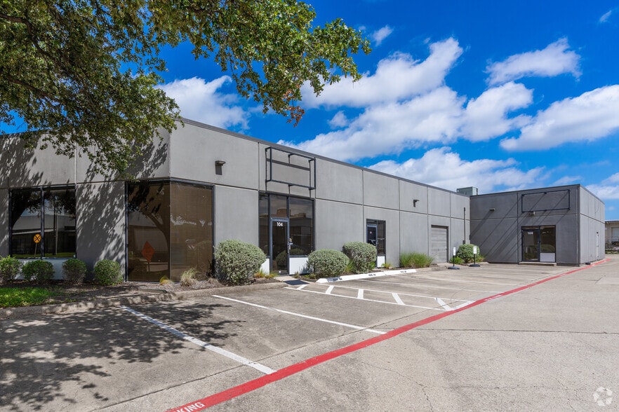 More Photos Of 1911 Old Denton Rd, Carrollton Unknown For Lease