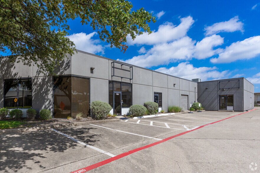 More Photos Of 1911 Old Denton Rd, Carrollton Unknown For Lease