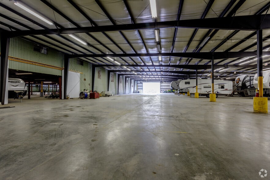 More Photos Of 512 S Main St, Carrollton Warehouse For Lease