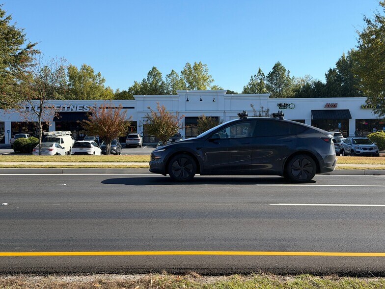 More Photos Of 5770 Peachtree Industrial Blvd, Norcross Storefront For Lease
