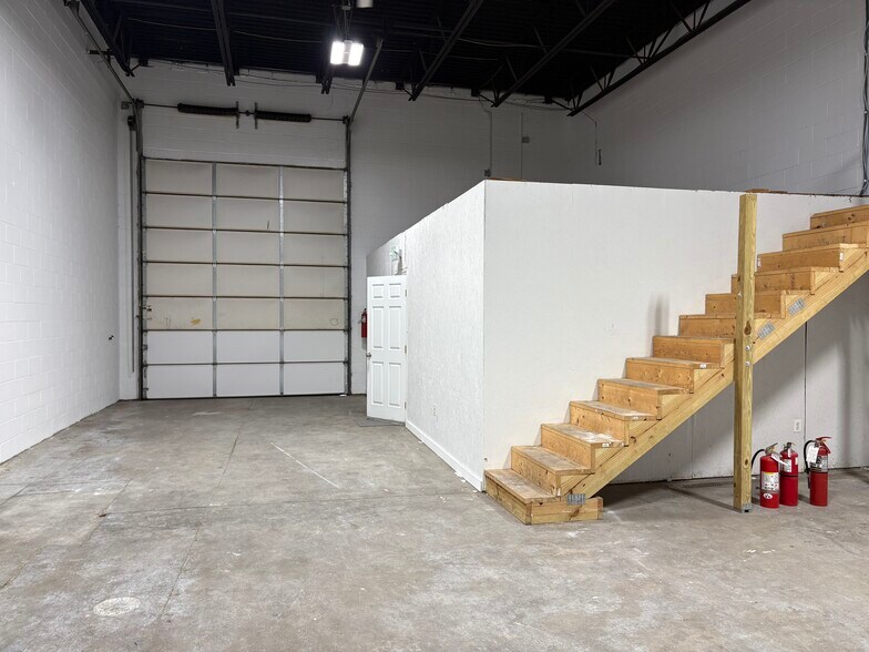 More Photos Of 1344 W Nursery Rd, Linthicum Warehouse For Lease