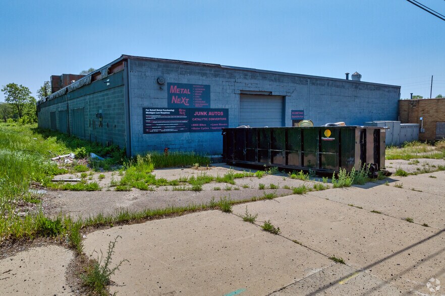 More Photos Of 904 N Clark St, Albion Warehouse For Sale