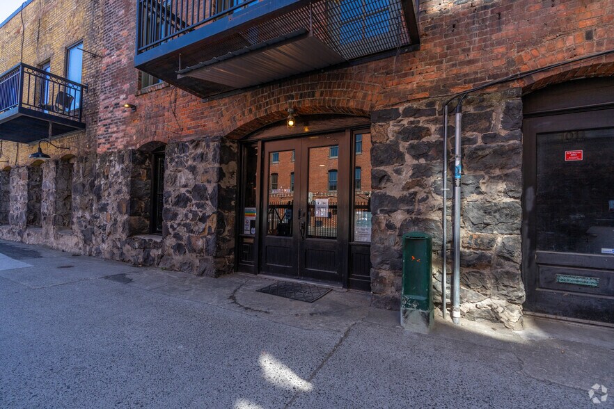 More Photos Of 122 S Monroe St, Spokane Office For Sale