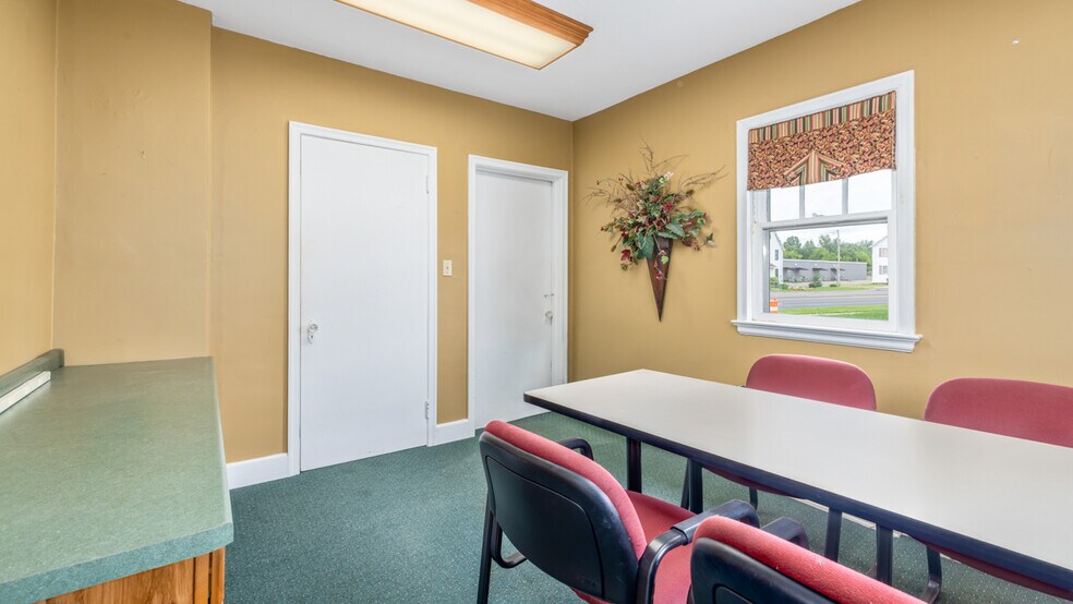 More Photos Of 212 E Margaret St, Iron Mountain Office For Sale