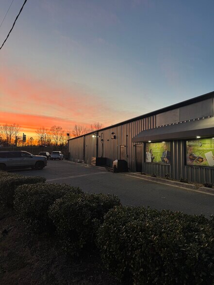 More Photos Of 18837 Statesville Rd, Cornelius General Retail For Lease