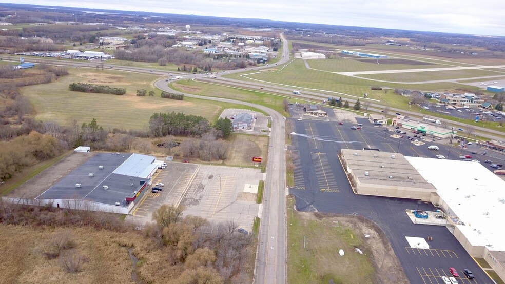 More Photos Of 310 34th Ave W, Alexandria Freestanding For Sale