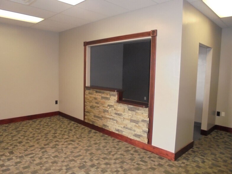 More Photos Of 100-230 Uinta Dr, Green River Storefront For Lease