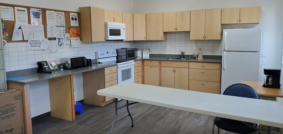 More Photos Of 8035 Austin Ave, Morton Grove Warehouse For Lease