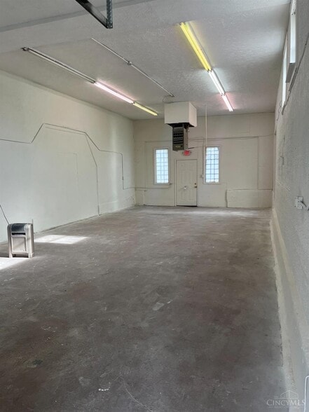 More Photos Of 8201-8207 Vine St, Cincinnati Storefront For Sale