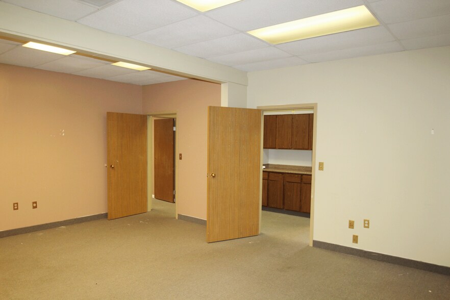 More Photos Of 2656 S Arlington Rd, Akron Office For Lease