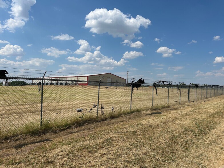 More Photos Of 4295 Banner Rd, Noble Storefront For Sale